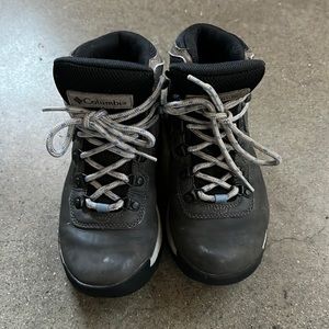 Columbia Newton Ridge Hiking Boots Size 7